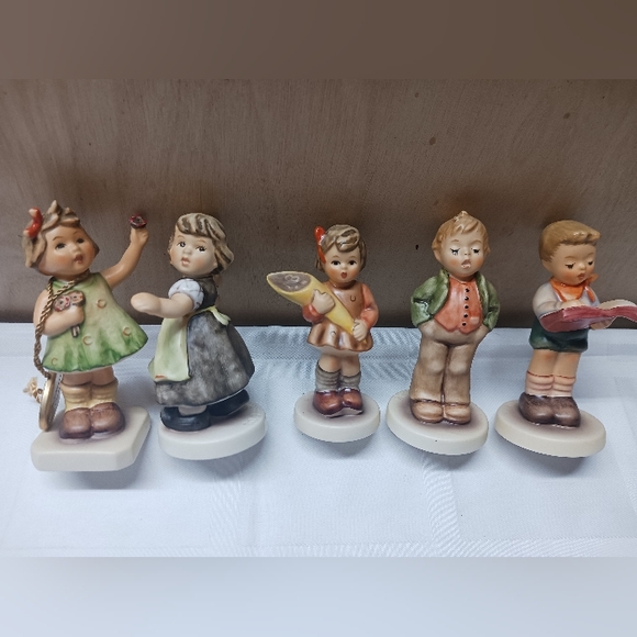 Lot of 5-Hummel Goebel Figurines - Picture 2 of 4